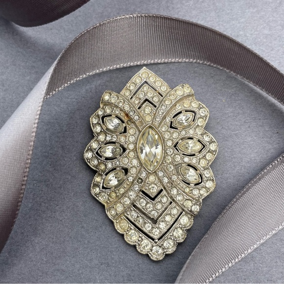 Vintage Art Deco Clear Rhinestone Pavé Scarf Clip - Picture 13 of 14